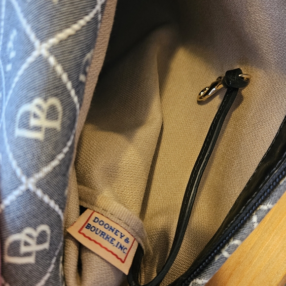 DOONEY & BOURKE Black Cream Logo Leather Canvas East West Shoulder Bag - Picture 7 of 8